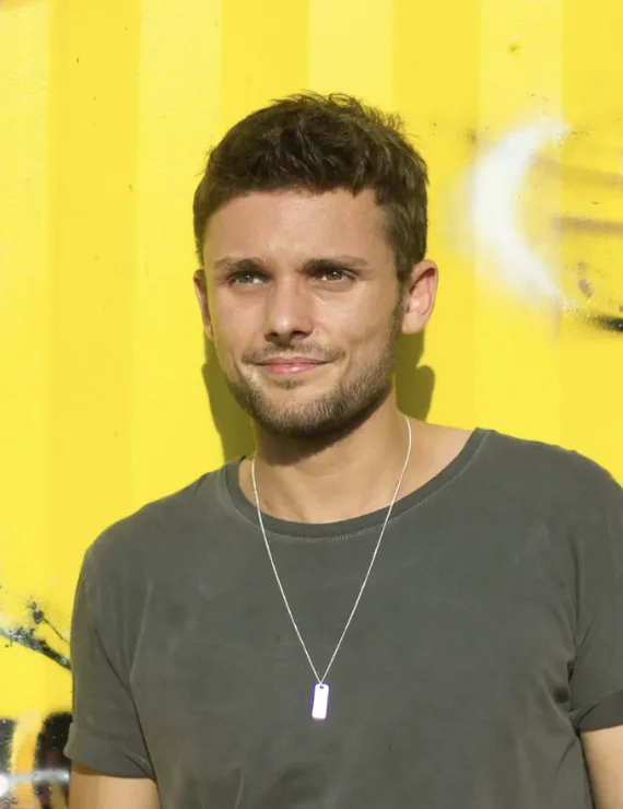 Paul Nicholls shows love and solitude in new single “when ur gone”