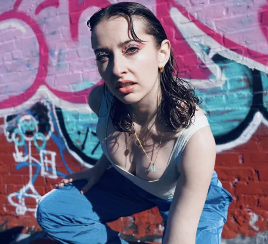 Tetza glows with charm in new anthem, “my pretty”