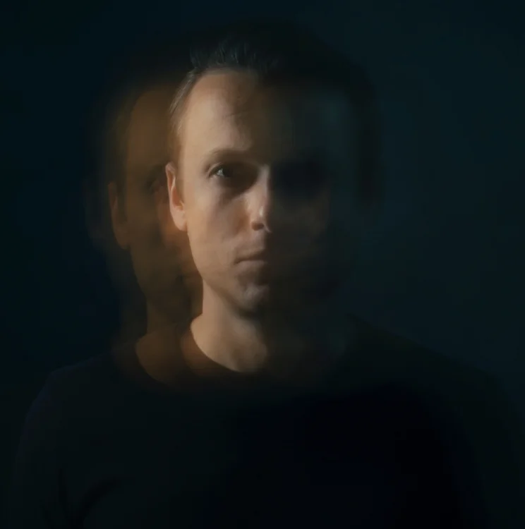 judo verde’s “love me like you don’t” captures the beauty and bitter-sweetness of love