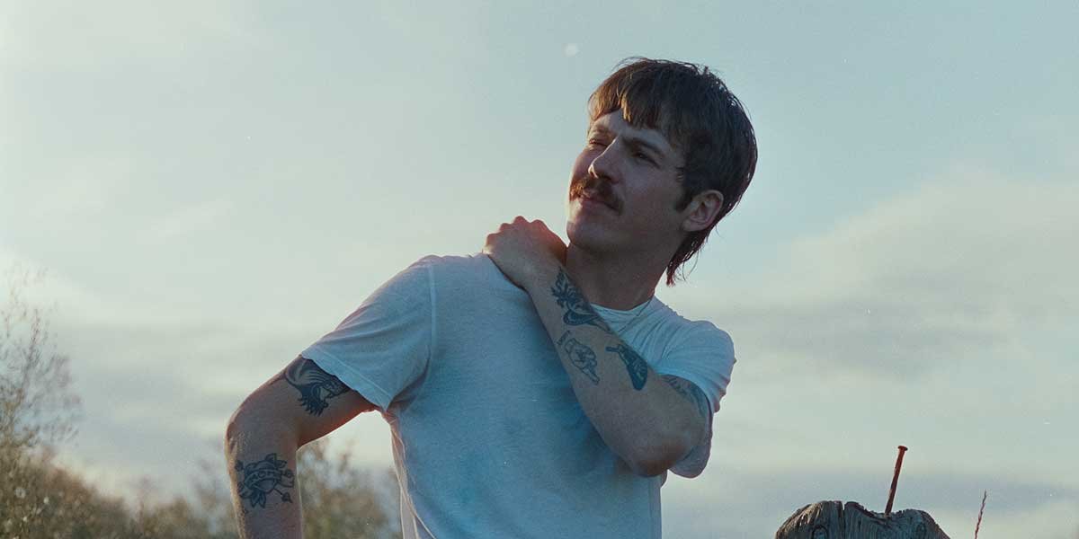 young friend releases an anthem of new love with “boyfriend material”