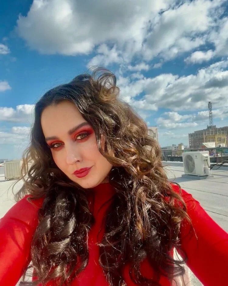 Fiona Grey blooms in new single “Call Me Daisy”