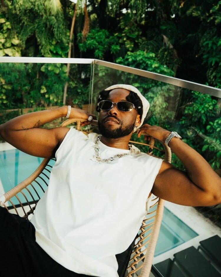 Lojay delivers raw emotions in new single, “Falling/Unleash”