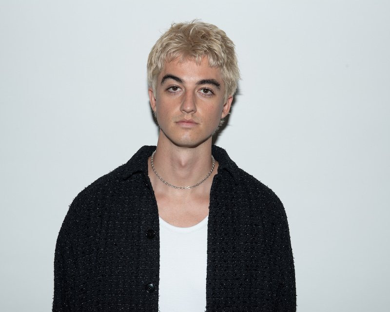 elijah woods releases new single “We Should Stick Together – Acoustic”
