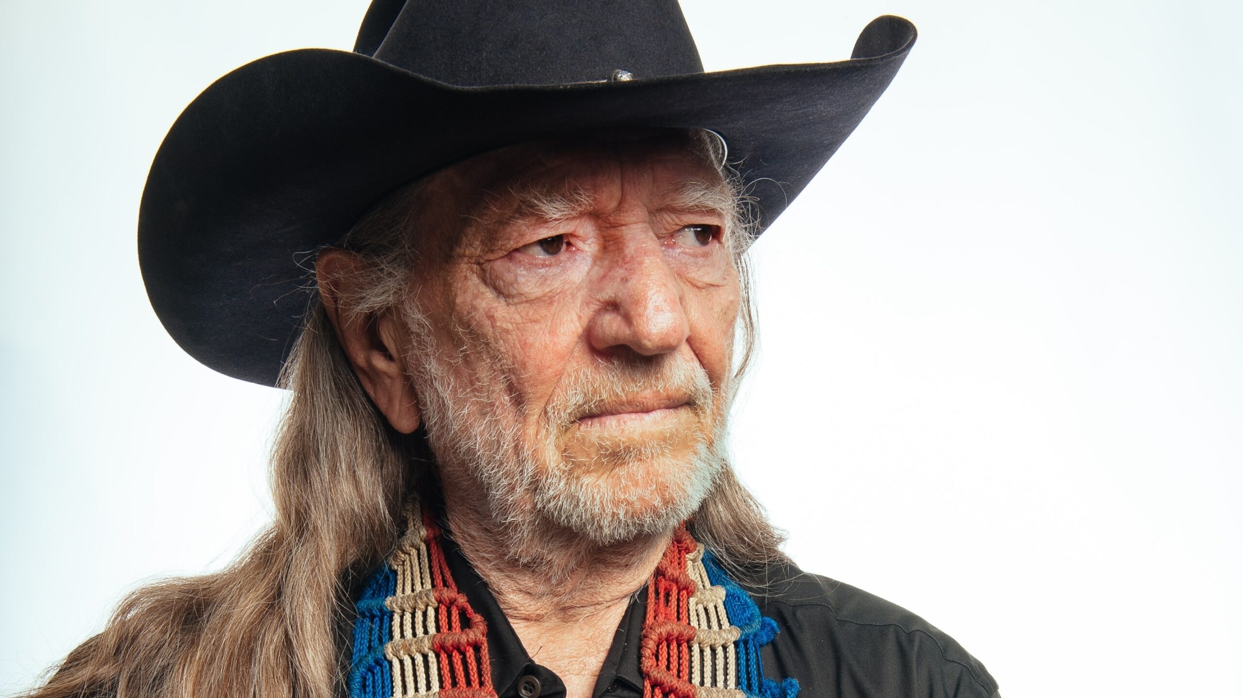 Willie Nelson paints a masterpiece with “Oh What A Beautiful World”