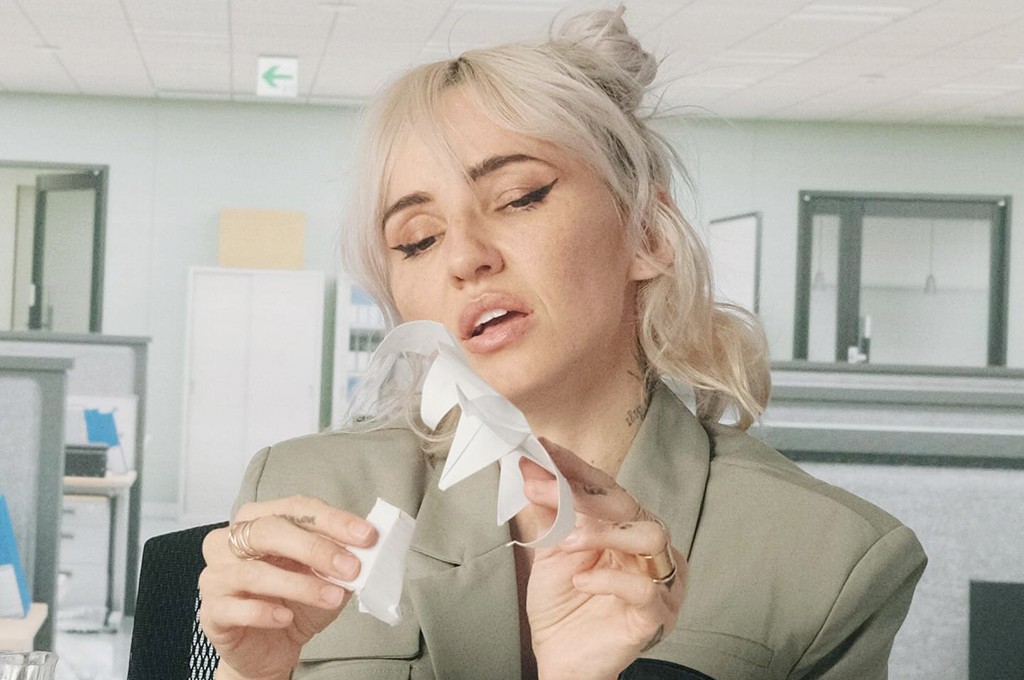 Lights strikes with “WHITE PAPER PALM TREES/SURFACE TENSION”