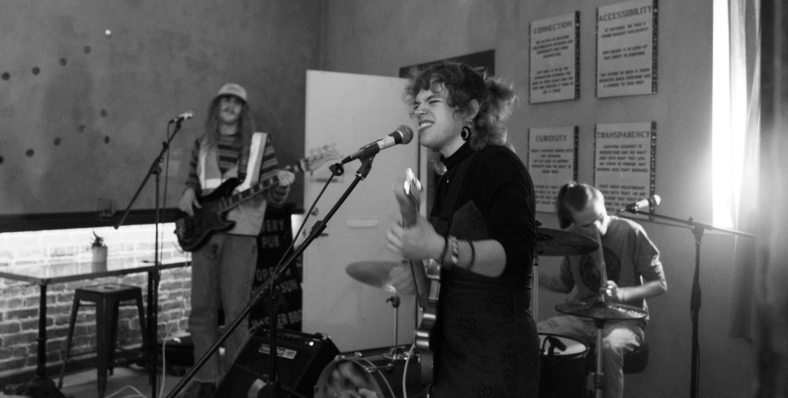 Porcelain Parrot drops fierce new anthem with “firehead”