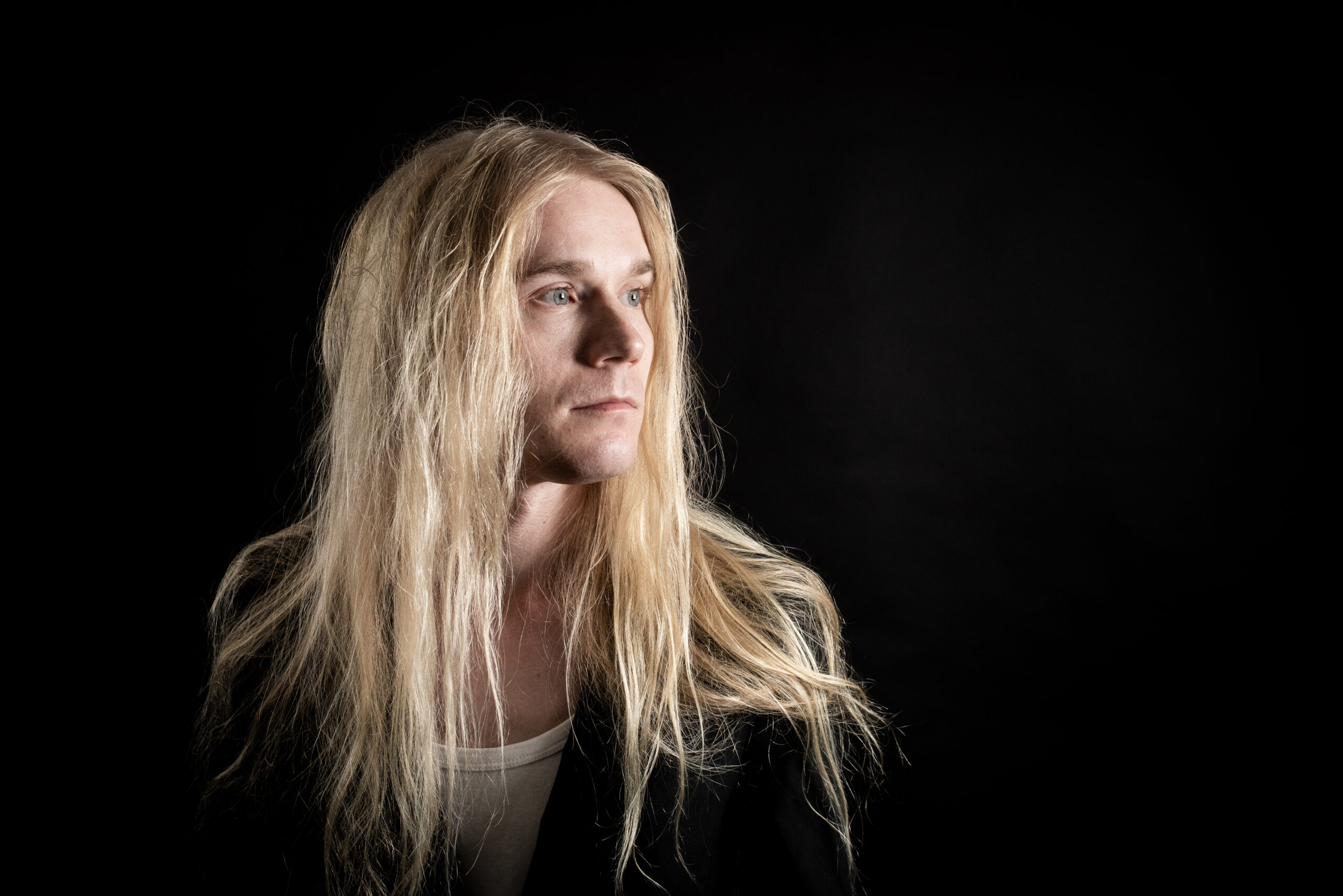 ArtfulFrankArthur turns regret into heartfelt new anthem “Moment”