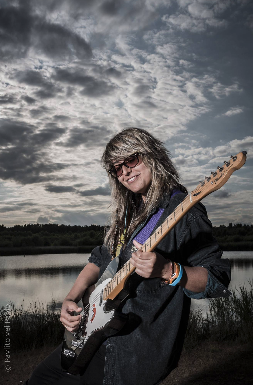 Mandy Shadow tugs at hearts with new single “Round the Corner”