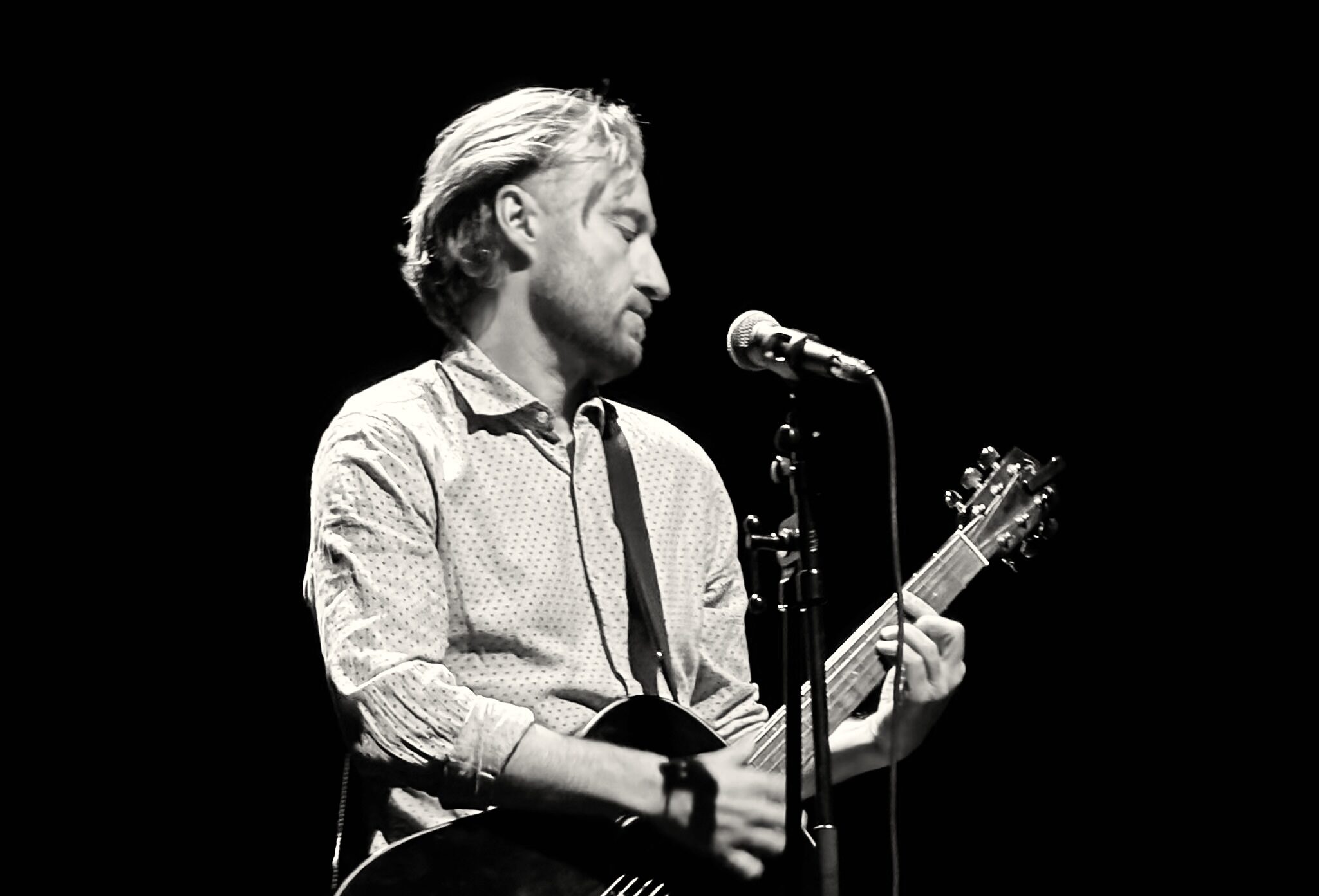 Johan Hoffman rolls through the cosmic current with “Waves”