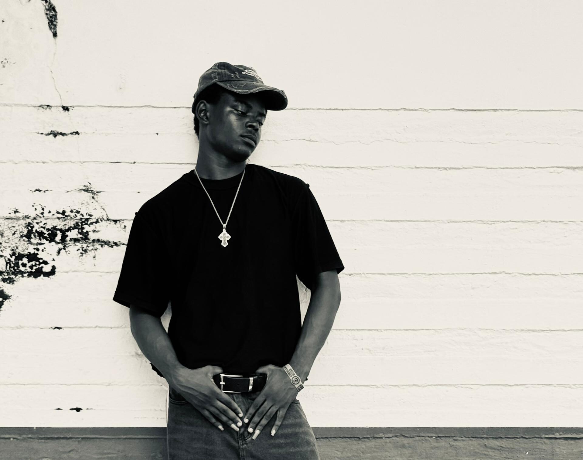 Bluely delivers groove with self-awareness anthem “Beggar No Choice”