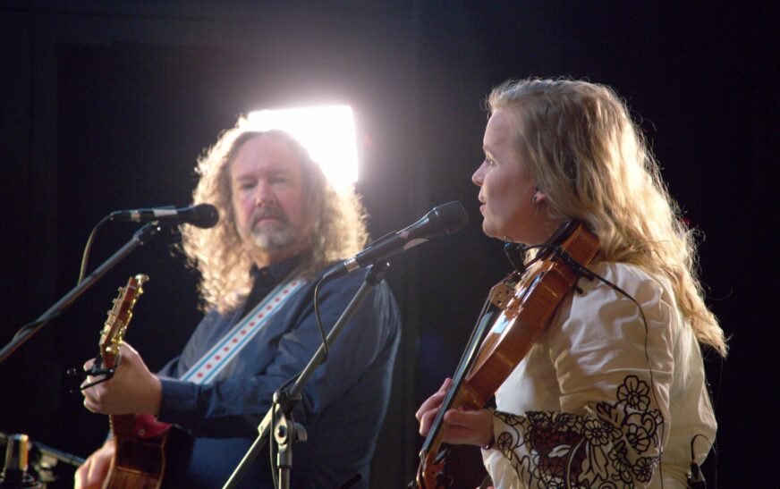 Rahel n Beck blends emotional storytelling in their debut single “Gordon”