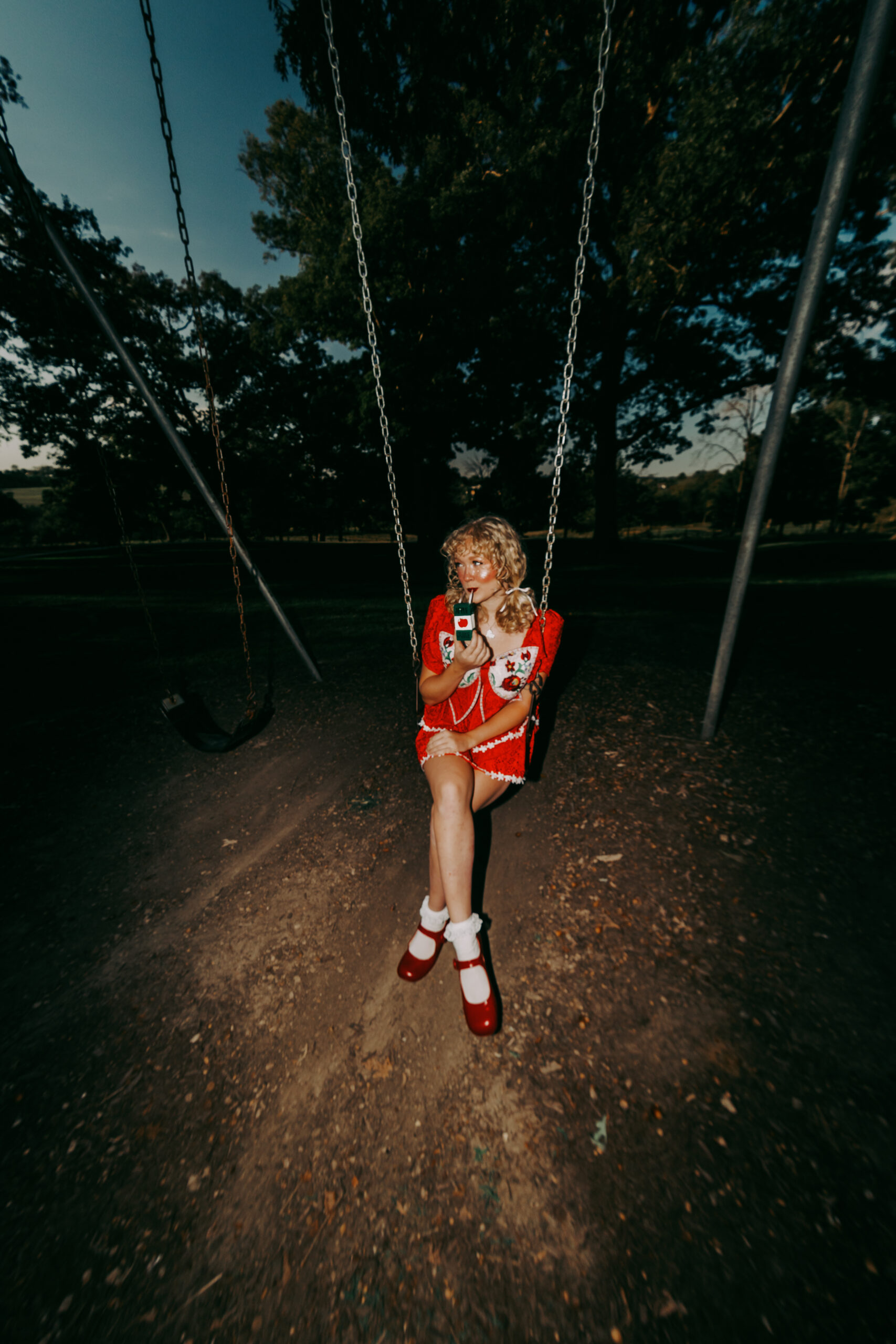 Chloe Hoecker serves up humor in refreshing new single “Apple Juice”