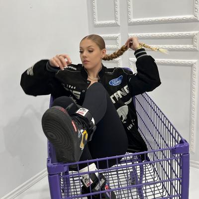 Cargo Hard establishes her own pace on “10 Missed Calls”