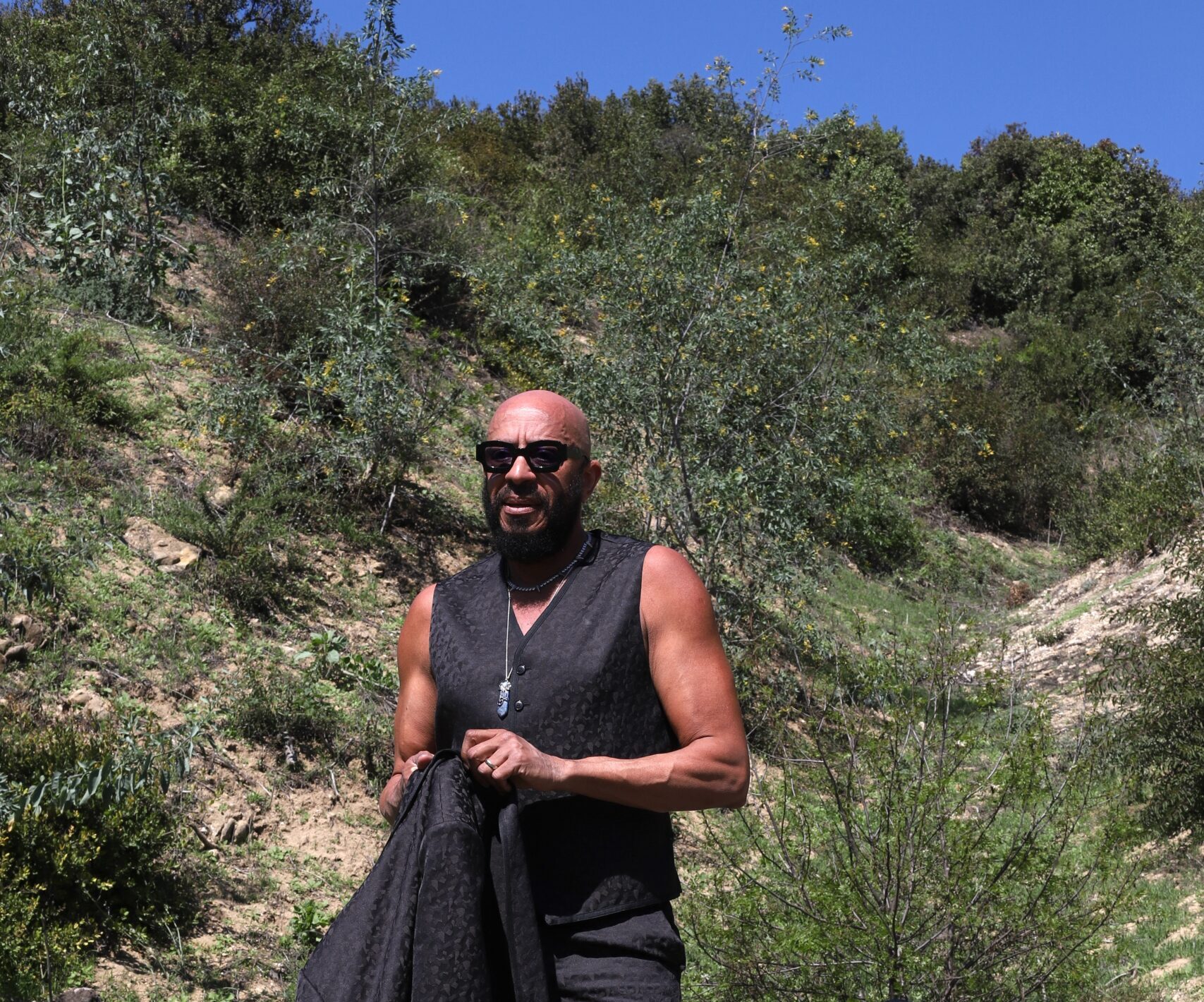 PETER LORD drops a cinematic wave of sound and vision in “ROLLING THUNDER”