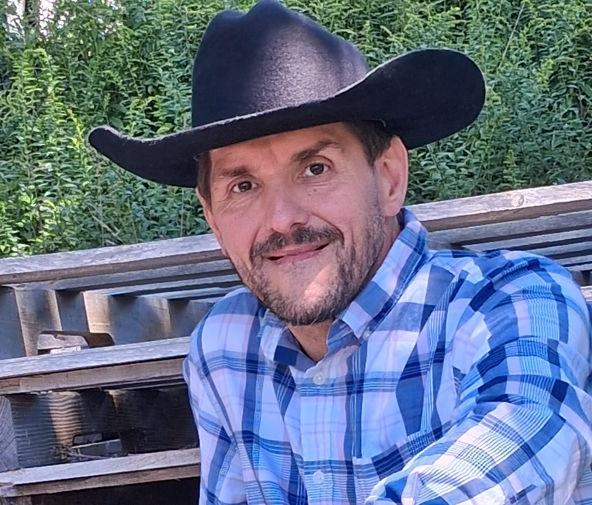 Brian Mullins reflects on memory in new country anthem, “Hills of West Virginia”