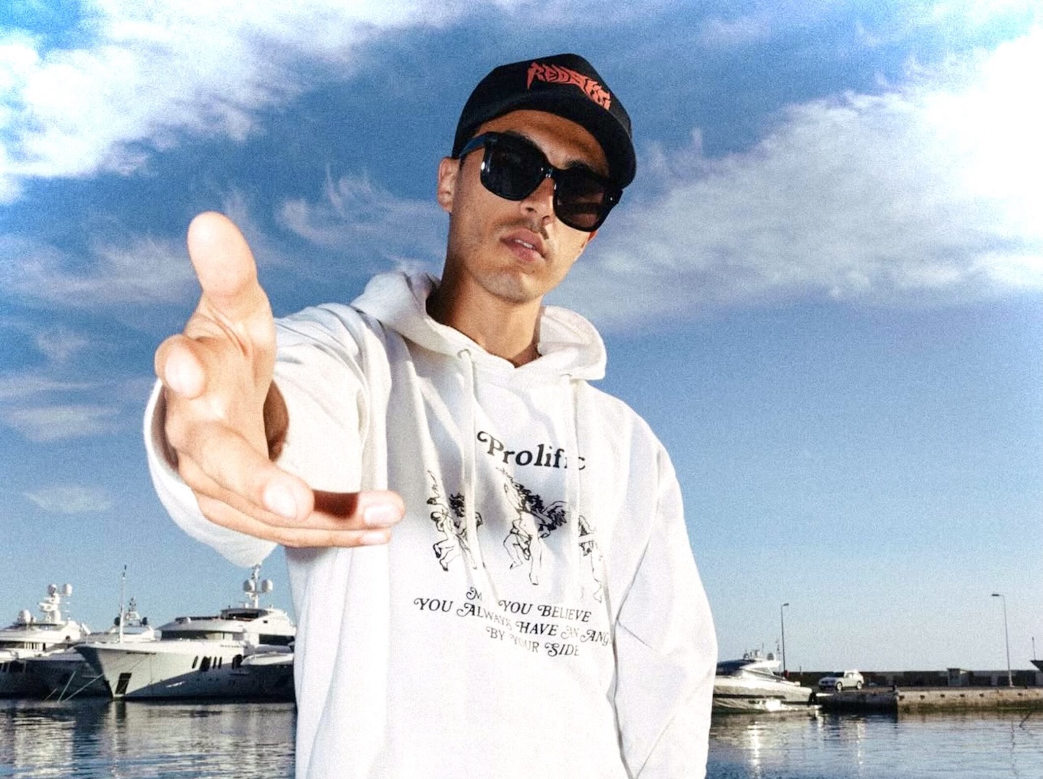 REDSKY returns with a catchy hip-hop energy on “JMJLA”