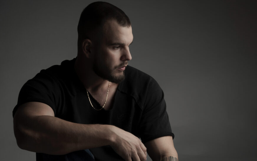 Johan van Mullem debuts with the quietest moments on “Damn”