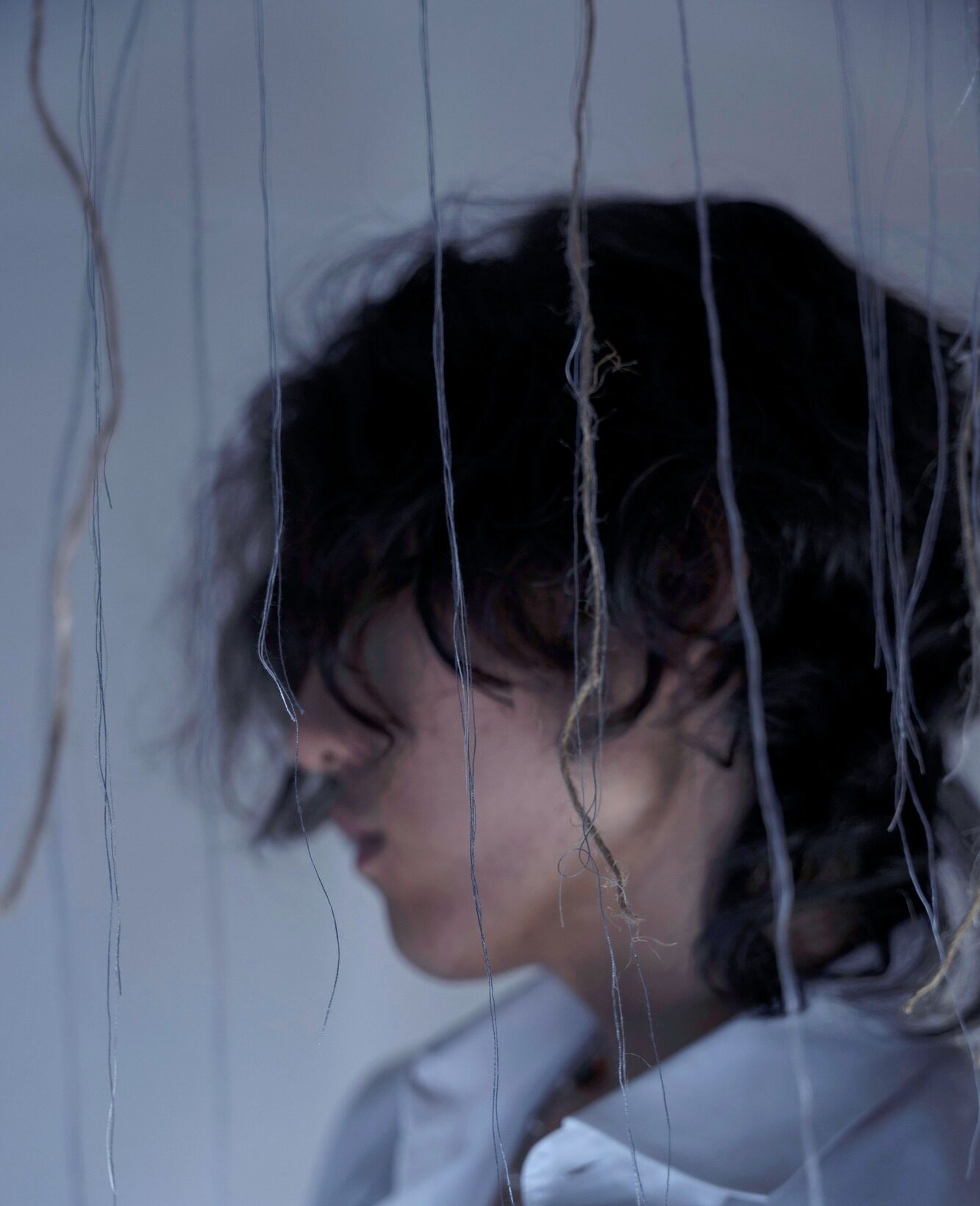 isur meditates on time and emotions in “6 : 0 0” new album