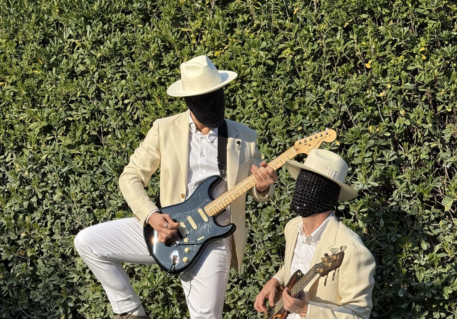 st. art crafts an electronic journey with “Lonely People – Special Version”