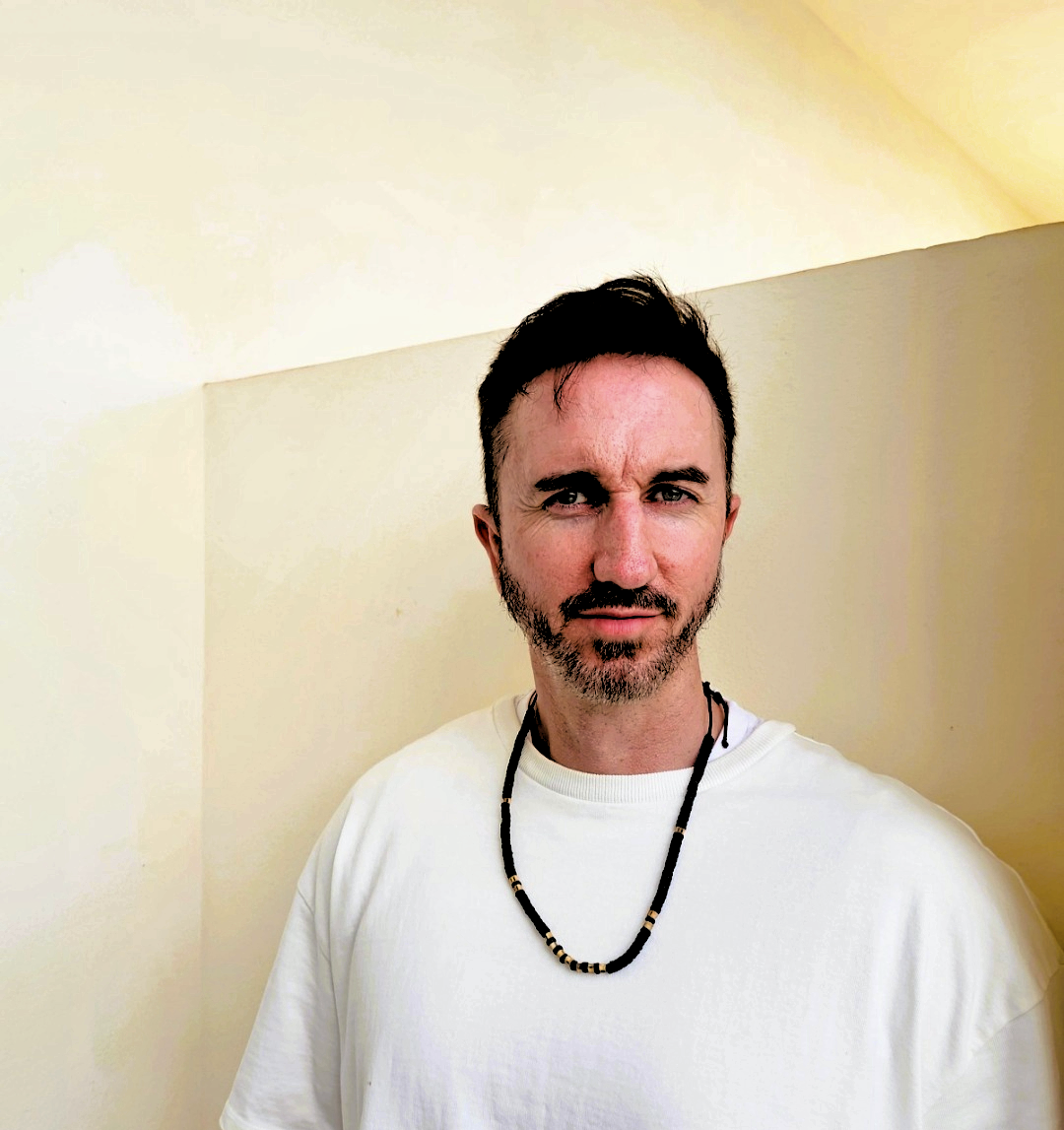 Neurolapse blends vocals and festival energy on “Drop Me”
