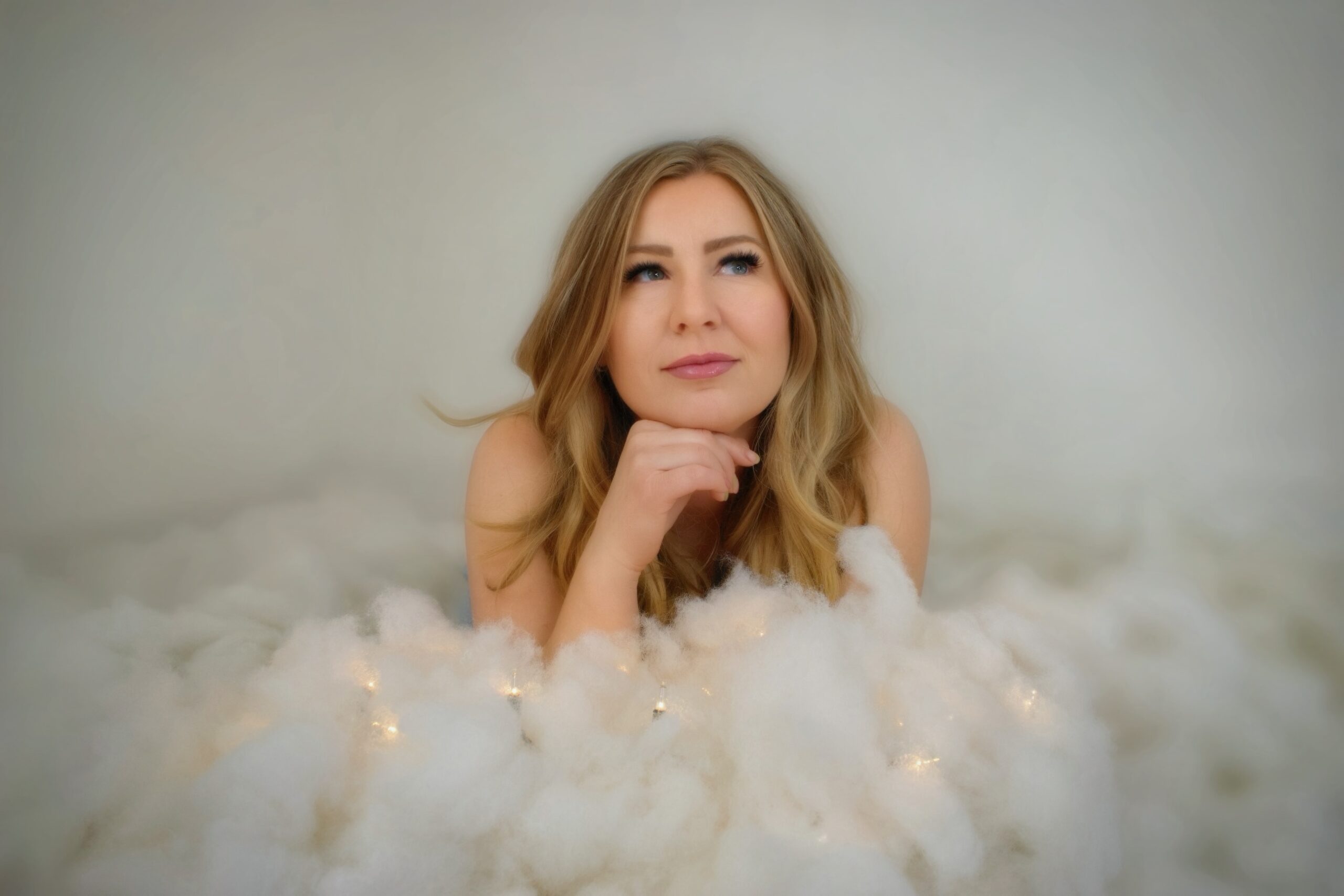 Deena Maddox captures fleeting romance in “Darlin'”
