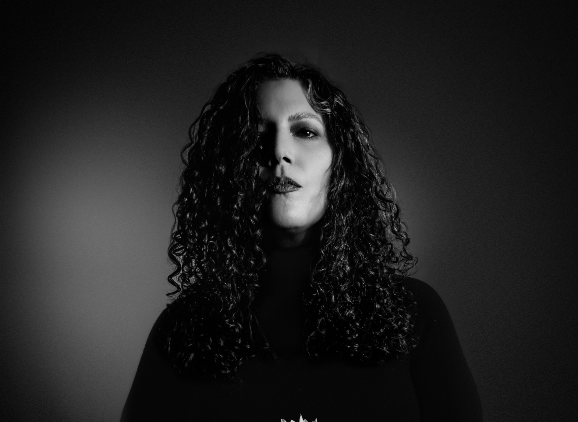 “Al Borde De La Belleza” sees Loshe explore longing, fear, and the search for home
