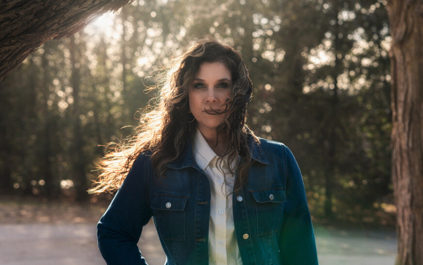 Marie-Pierre Leduc refreshes “La vie en rose” with elegant French pop warmth