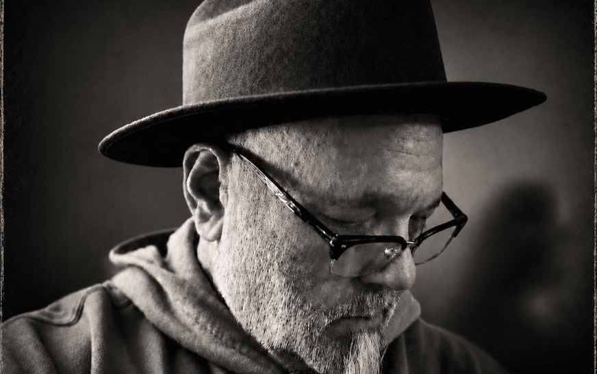 Leaving, Tx delivers honest country storytelling on “Wonderin'”