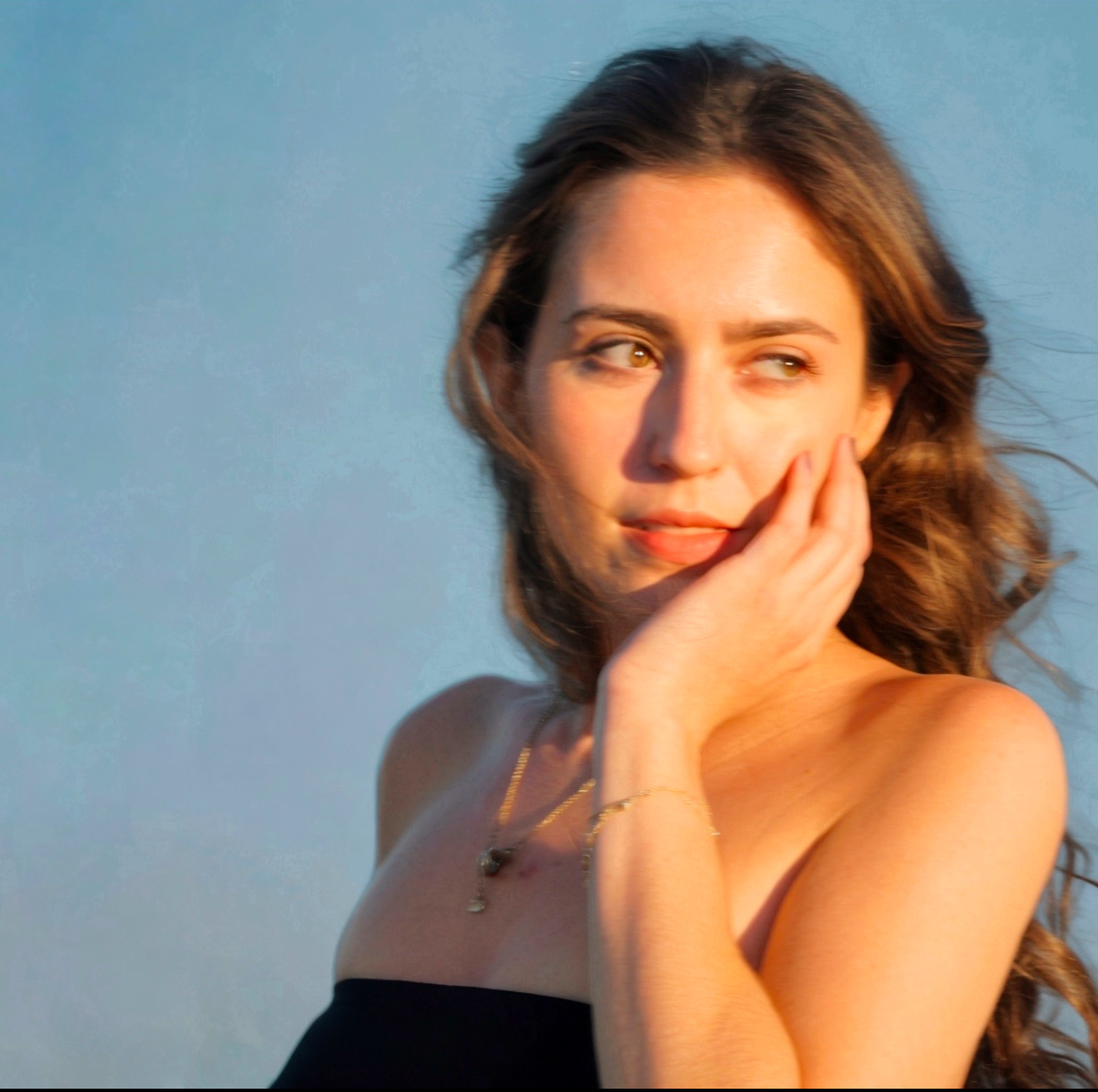 Alexa Kate explores the fear of happiness on “good for long’