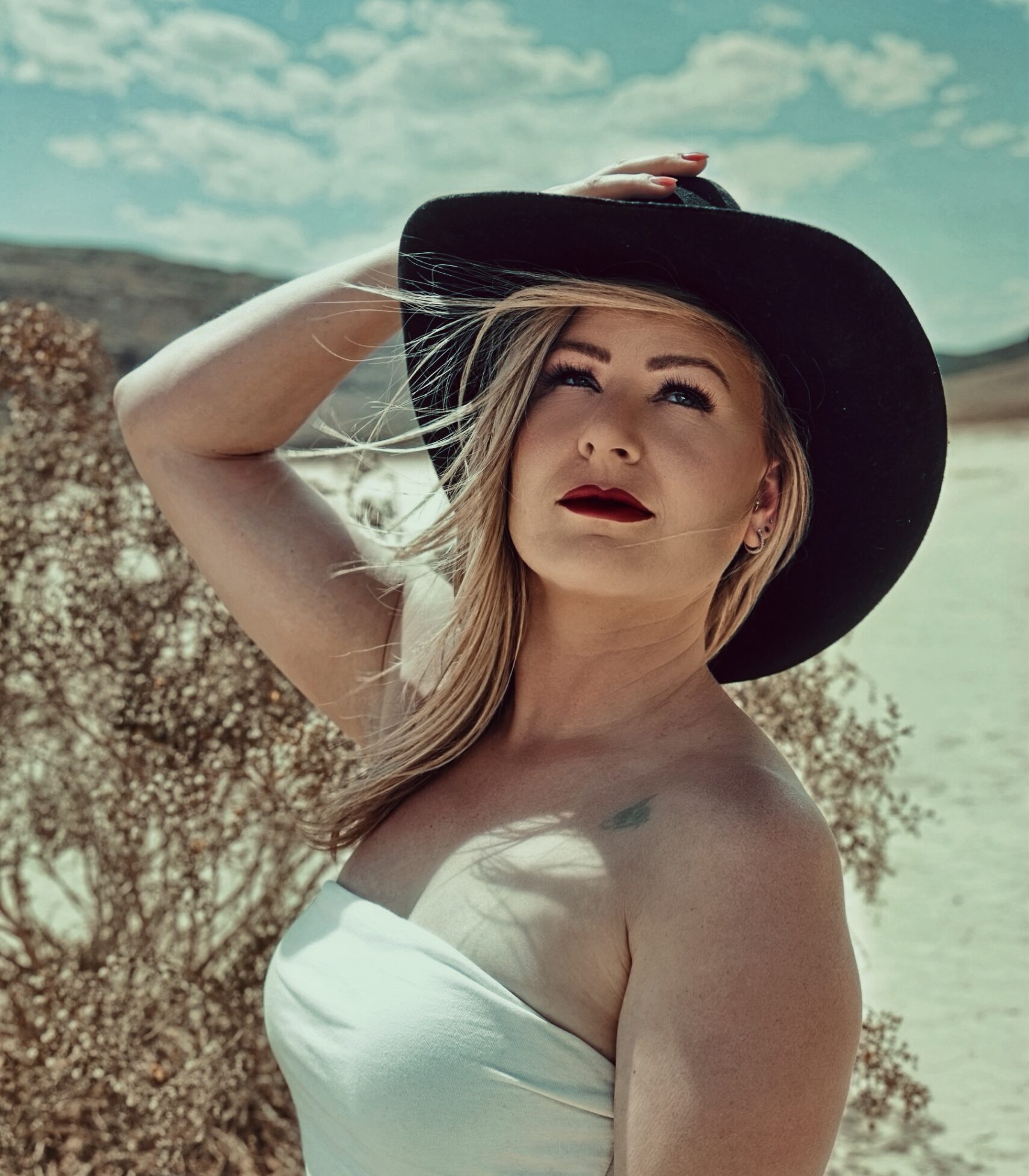 Deena Maddox embraces adventure and letting go on “Chasing the Sun”
