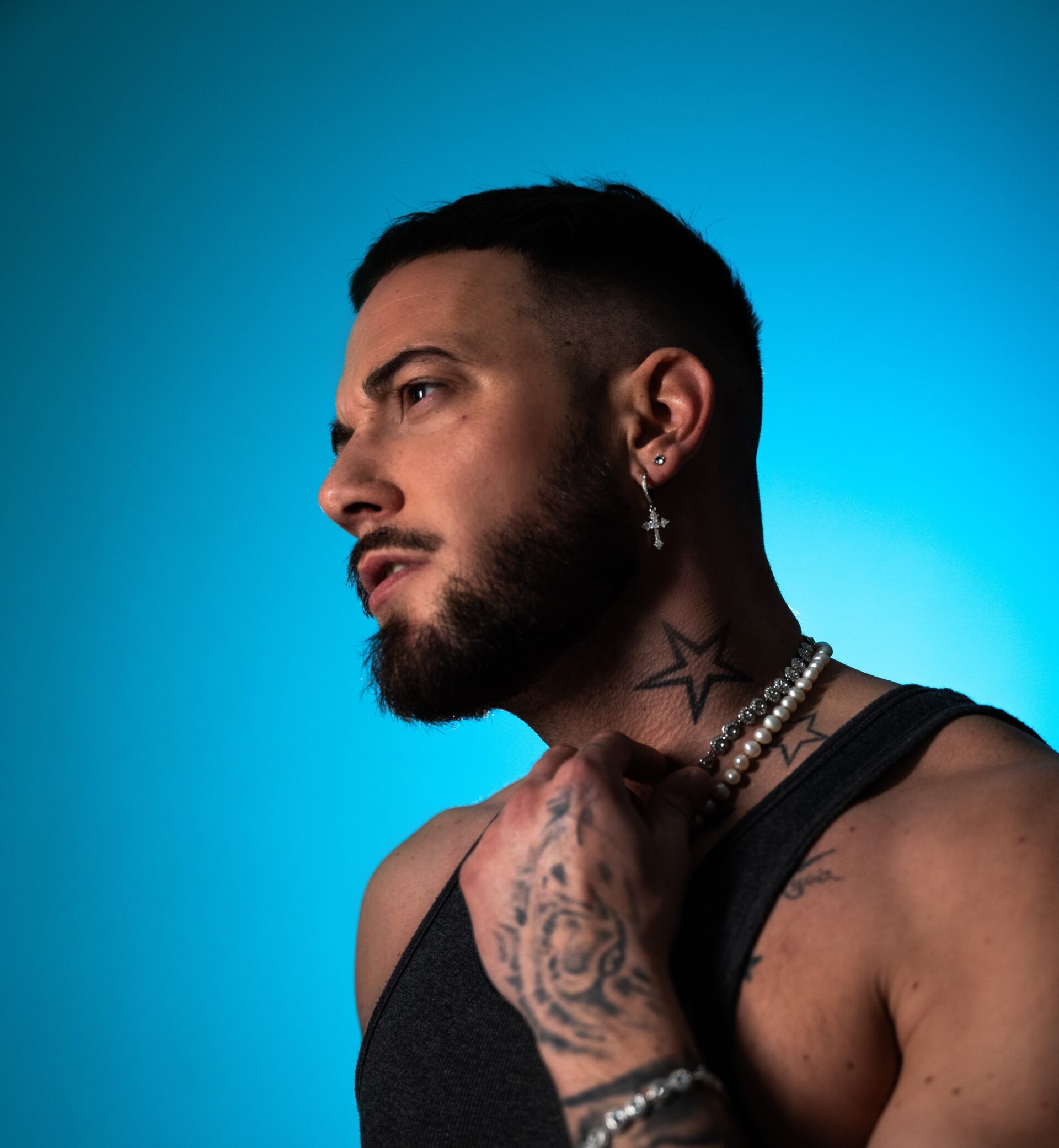 Chris Bs brings vibrant Afrobeat energy to “Monalisa”